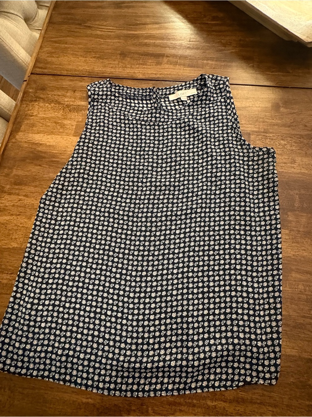 Lot of 3 Ann Taylor LOFT Sleeveless Blouses - Picture 6 of 7